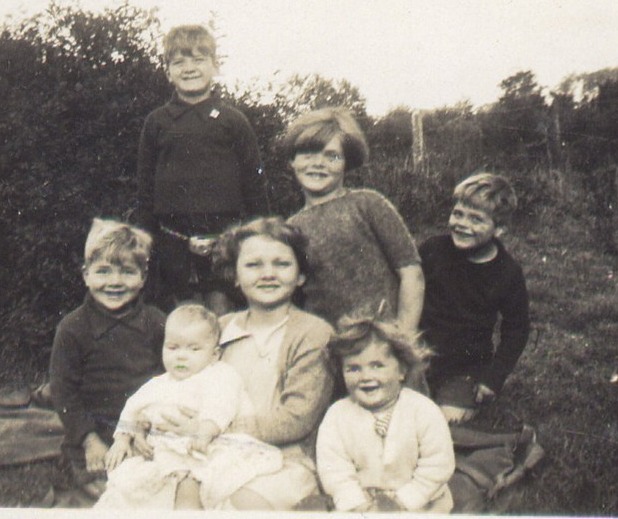 The family with Kathleen at Culloden cottage 1929